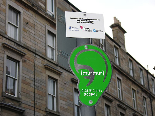 A green ear icon on a lamppost in Leith